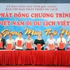 Các doanh nghiệp, cơ sở kinh doanh dịch vụ du lịch tại Bắc Giang ký kết chương trình kích cầu du lịch. (Ảnh: Đồng Thúy/TTXVN)