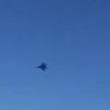 Theo video mà IRIB đưa ra, chiến đấu cơ đã áp sát máy bay của hãng Mahan Airlines. (Nguồn: IRIB)