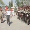 Tổng Bí thư Lê Khả Phiêu thăm Sư đoàn không quân 370, ngày 19/2/1998, tại Cần Thơ. (Ảnh: Cao Phong/TTXVN)