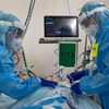 Nhân viên y tế Israel tập huấn điều trị cho bệnh nhân nhiễm COVID-19 tại bệnh viện ở Haifa, Israel. (Ảnh: THX/TTXVN)