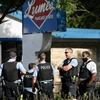 Cảnh sát điều tra bên ngoài nhà hàng Lumes Pancake House. (Nguồn: Wbez)