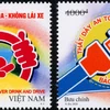 Hai trong số 4 mẫu tem của bộ tem thứ nhất về chủ đề an toàn giao thông. (Nguồn: Vnpost)