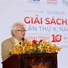 Nhà nghiên cứu triết học Bùi Văn Nam Sơn, thành viên Hội đồng xét giải phát biểu tại lễ công bố. (Ảnh: Thanh Vũ/TTXVN)