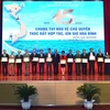 Lãnh đạo Bộ Ngoại giao trao tặng kỷ niệm chương cho cán bộ Ủy ban Biên giới Quốc gia. (Nguồn: VOV)