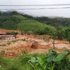 Khối lượng bùn đất rất lớn đã đổ xuống thôn Cợp (xã Hướng Phùng, huyện Hướng Hóa, tỉnh Quảng Trị) sau vụ sạt lở kinh hoàng. (Ảnh: Quốc Dũng/TTXVN)