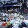 Bãi rác ứ đọng tại khu chợ phố Vĩnh Hồ (ảnh chụp ngày 25/10). (Ảnh: Tuấn Đức/TTXVN)
