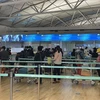 Công dân Việt Nam làm thủ tục tại sân bay. (Ảnh minh họa: TTXVN phát)