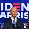 Ứng viên Tổng thống Mỹ của đảng Dân chủ Joe Biden (phải) phát biểu sau Ngày Bầu cử tại Wilmington, Delaware, ngày 6/11. (Ảnh: AFP/TTXVN)