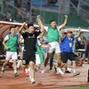 Ban huấn luyện và các cầu thủ Viettel vui mừng sau bàn thắng mở tỷ số của Bruno Cunha trước đội chủ nhà Sài Gòn FC. (Ảnh: Thanh Vũ/TTXVN)
