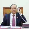Thủ tướng Nguyễn Xuân Phúc điện đàm với Thủ tướng Lào Thongloun Sisoulith. (Ảnh: Thống Nhất/TTXVN)