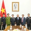 Phó Thủ tướng Thường trực Chính phủ Trương Hòa Bình với các đại biểu. (Ảnh: Doãn Tấn/TTXVN)