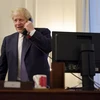  Thủ tướng Anh Boris Johnson trong cuộc điện đàm với Chủ tịch Ủy ban châu Âu Ursula von der Leyen, thảo luận khả năng họp thượng đỉnh về thỏa thuận hậu Brexit. (Ảnh: Mirror/TTXVN)