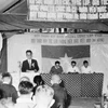 Luật sư Nguyễn Hữu Thọ, Chủ tịch Ủy ban Trung ương lâm thời Mặt trận Dân tộc Giải phóng miền Nam Việt Nam đọc báo cáo tại Hội nghị mở rộng của Ủy ban, chuẩn bị cho đại hội Mặt trận Dân tộc Giải phóng miền Nam Việt Nam lần thứ nhất, tháng 12/1960. (Ảnh: Tư