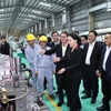 Chủ tịch Quốc hội Nguyễn Thị Kim Ngân thăm các phân xưởng sản xuất và lắp ráp xe của Thaco. (Ảnh: Trọng Đức/TTXVN)