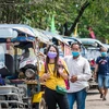 Người dân đeo khẩu trang phòng lây nhiễm COVID-19 tại Vientiane, Lào. (Ảnh: THX/TTXVN)