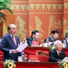 Ủy viên Bộ Chính trị, Thủ tướng Chính phủ Nguyễn Xuân Phúc thay mặt Đoàn Chủ tịch điều hành Đại hội. (Ảnh: TTXVN)
