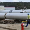 Lắp đặt đường ống trong dự án Dòng chảy phương Bắc 2 tại Lubmin, Đông Bắc Đức. (Ảnh: AFP/TTXVN)