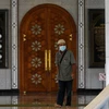 Người dân đeo khẩu trang phòng lây nhiễm COVID-19 tại Bandar Seri Begawan, Brunei, ngày 16/3/2020. (Ảnh: AFP/TTXVN)