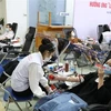 Cán bộ, công chức, viên chức, người lao động công tác tại Bộ Y tế tham gia hiến máu tình nguyện. (Ảnh: Minh Quyết/TTXVN)
