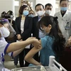 Hà Nội triển khai tiêm vaccine phòng COVID-19 tại Bệnh viện Thanh Nhàn.( Ảnh: Minh Quyết/TTXVN)