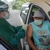 Nhân viên y tế tiêm vaccine phòng COVID-19 cho người dân tại Bali, Indonesia, ngày 28/2/2021. (Ảnh: THX/TTXVN)