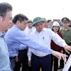 Thủ tướng Nguyễn Xuân Phúc thăm Bến cảng quốc tế Cái Mép. (Ảnh: Thống Nhất/TTXVN)