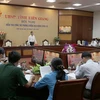 UBND tỉnh Kiên Giang họp khẩn triển khai công tác truy vết, truy tìm những người nhập trái phép vào địa bàn thành phố Phú Quốc. (Ảnh: Lê Sen/TTXVN)