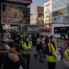 Các thành viên đội tuần tra bảo vệ người Mỹ gốc châu Á mang tên Public Safety Patrol (PSP) tuần tra tại New York, Mỹ, ngày 23/3/2021. (Ảnh: AFP/TTXVN)