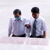 Bị cáo Vũ Huy Hoàng (bên trái, cựu Bộ trưởng Bộ Công Thương) đến tòa. (Ảnh: Phạm Kiên/TTXVN)