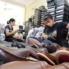 Sản xuất giày da xuất khẩu. (Nguồn: TTXVN)