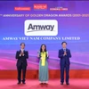 Đại diện Amway Việt Nam nhận Giải thưởng Rồng Vàng và được vinh danh 10 năm liên tục là doanh nghiệp có vốn đầu tư nước ngoài (FDI) kinh doanh thành công tại Việt Nam. 