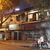 Các quán bar, karaoke trên đường Huỳnh Thúc Kháng (quận 1, Thành phố Hồ Chí Minh) tạm dừng hoạt động. (Ảnh: Thu Hương/TTXVN)