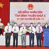 Ông Phan Văn Đăng (thứ 3 từ phải sang) được bầu làm Phó Chủ tịch UBND tỉnh Bình Thuận. (Ảnh: Hồng Hiếu/TTXVN)