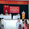 Các ứng cử viên đại biểu Quốc hội và Hội đồng nhân dân các cấp trong tỉnh Quảng Nam tiếp xúc cử tri. (Ảnh: Trần Tĩnh/TTXVN)