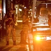 Binh sỹ Maldives gác tại hiện trường vụ nổ ở thủ đô Male ngày 6/5. (Ảnh: AFP/TTXVN)