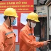 Kểm tra kỹ thuật các trạm biến áp phân phối. (Ảnh: Ngọc Hà/TTXVN)