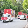 Đoàn xe thông tin lưu động diễu hành trên đường phố Hà Nội. (Ảnh: Đinh Thuận/TTXVN)
