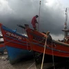 Ngư dân Ấn Độ neo đậu tàu thuyền để tránh bão. (Nguồn: Indianexpress)