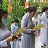 Phật tử tham dự lễ chính thức Đại lễ Phật đản Phật lịch 2565. (Ảnh: Tường Vi/TTXVN)