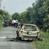 Hiện trường vụ cháy xe taxi khiến một người chết. (Ảnh: TTXVN phát)