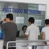 Uống Methadone để điều trị cai nghiện ma túy. (Ảnh: Phương Vy/TTXVN)