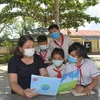 Cô giáo Huỳnh Thị Thùy Dung với hy vọng chắp cánh ước mơ cho các em học sinh. (Ảnh: Nguyễn Dung/TTXVN)