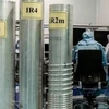 Các kỹ sư làm việc tại một nhà máy làm giàu urani của Iran. (Nguồn: IRNA/TTXVN)