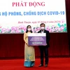Các doanh nghiệp đóng góp ủng hộ phòng, chống dịch COVID-19. (Ảnh: Nguyễn Thanh/TTXVN)