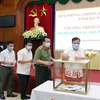 Doanh nghiệp, cá nhân ở tỉnh Hà Nam ủng hộ Quỹ vaccine phòng COVID-19. (Ảnh: Nguyễn Chinh/TTXVN)