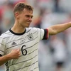 Tiền vệ Đức Joshua Kimmich mừng chiến thắng của đội nhà trước tuyển Bồ Đào Nha trong lượt trận hai vòng chung kết EURO 2020 ở Munich, ngày 19/6. (Ảnh: AFP/TTXVN)