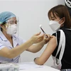 Tiêm vaccine phòng COVID-19 các nhà báo, phóng viên các cơ quan báo chí Thành phố Hồ Chí Minh và Trung ương. (Ảnh: Thu Hương/TTXVN)
