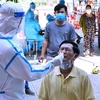 Xét nghiệm SARS-CoV-2 cho người dân tại Đà Nẵng. (Ảnh: Trần Lê Lâm/TTXVN)
