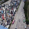 Hàng trăm chiếc xe ùn tại trạm thu phí Pháp Vân-Cầu Giẽ. (Ảnh: Huy Hùng/TTXVN)