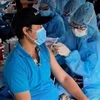 Tổ chức tiêm vaccine miễn phí cho công nhân '3 tại chỗ' tại Khu công nghiệp Việt Nam-Singapore. (Ảnh: Chí Tưởng/TTXVN)Nhập mô tả cho ảnh